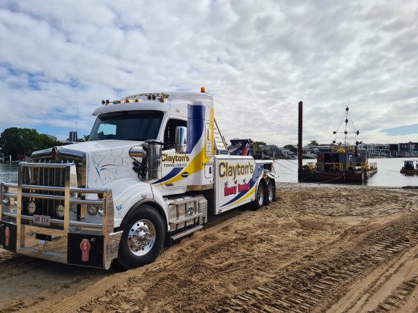 Heavy Vehicle Recovering Boat